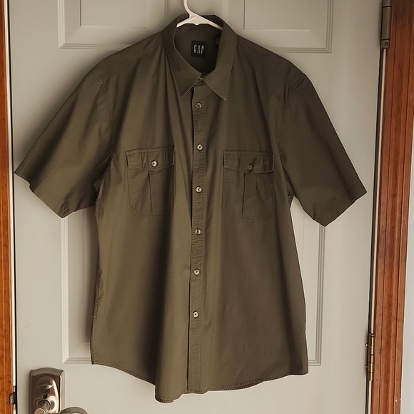 GAP Other - Gap, Men's Large, Dark Green Short Sleeve Shirt w 2 Button Down Pockets